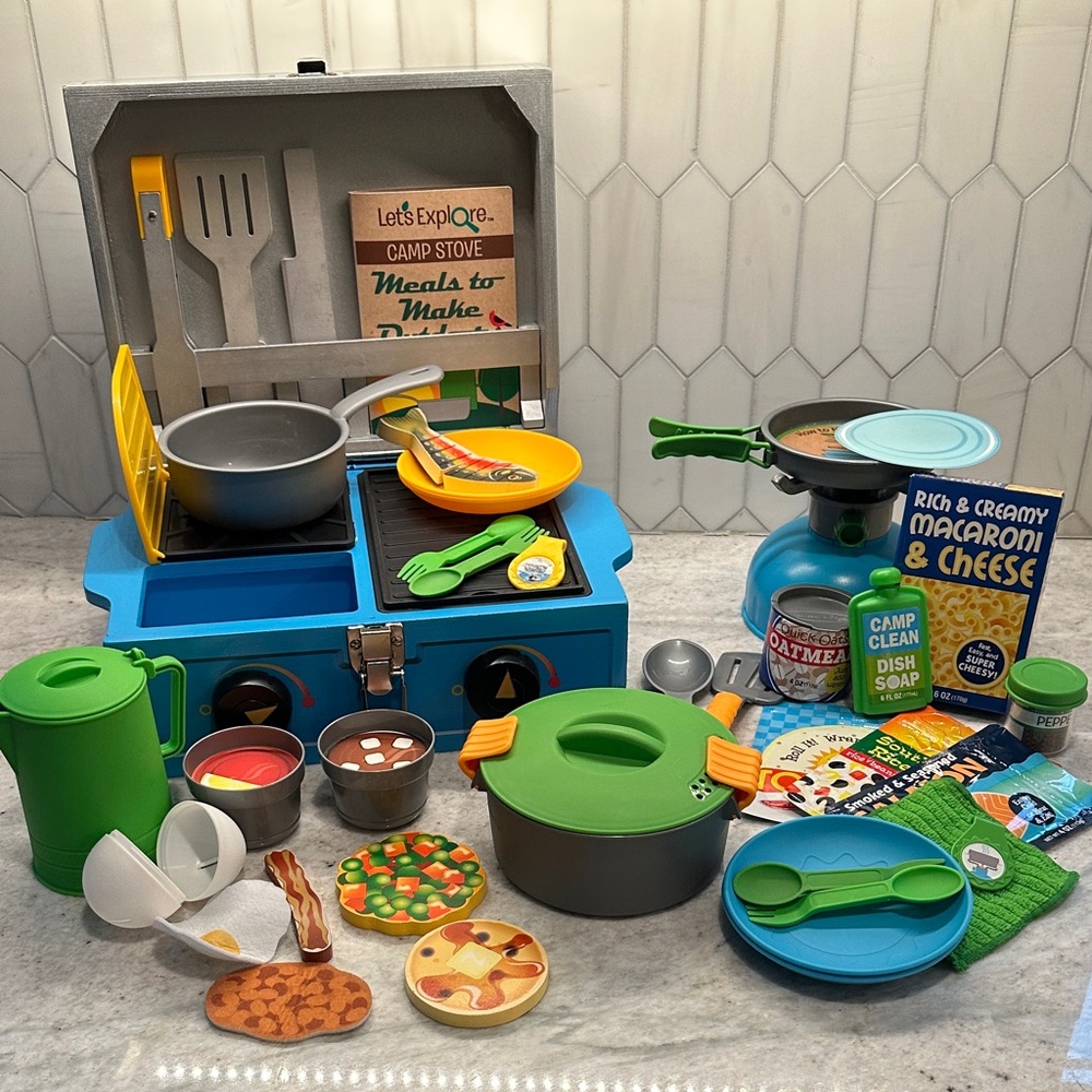 Melissa & Doug Let's Explore - set of two playsets